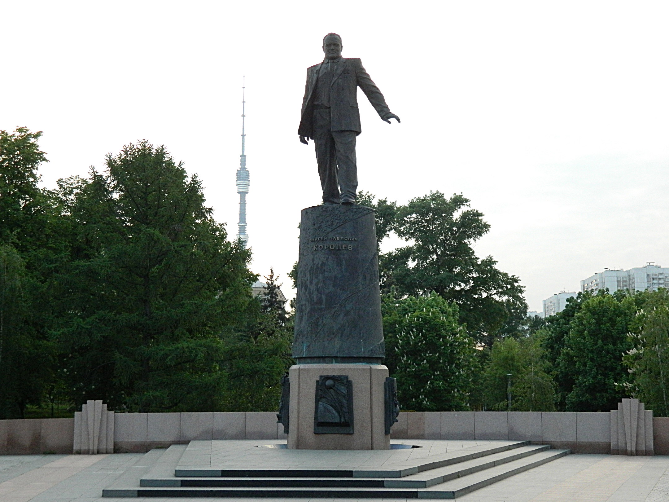 Королев горлового. Памятник Сергею Королёву (Москва).